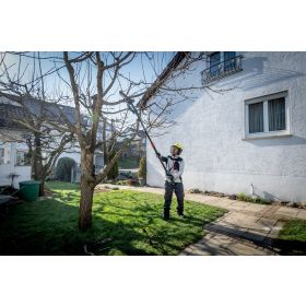 Metabo Akku-Gehölzsäge MS 18 LTX 15 mit 1x Li-Power Akku (18 V / 2.0 Ah), Ladegerät SC 30 und Werkzeugtasche