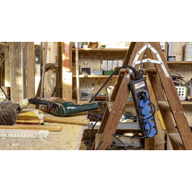 Steffen Steckdosenleiste PROFESSIONAL, 3 x Schuko-Steckdosen, 16 A, 3 m Kabel - GdV 3 x 2.5mm², IP54, schwarz/blau