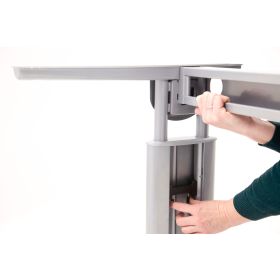 Bürotisch Glarus, mechanisch höhenverstellbar, 1200 x 800 mm, Dekor/Holzart Nussbaum, Gestell weiss