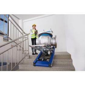 Monte-escalier avec entraînement par chenilles et équilibrage automatique du poids pour les charges lourdes