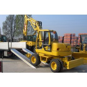 Alu-Rampen mit Rand, Länge 5500 mm, Breite aussen 670 mm