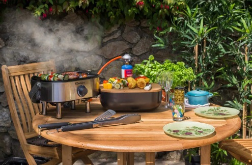 Tragbarer Picknick-Partygrill mit Holzbrett & Gusseisenrost, 2,5 kW Leistung