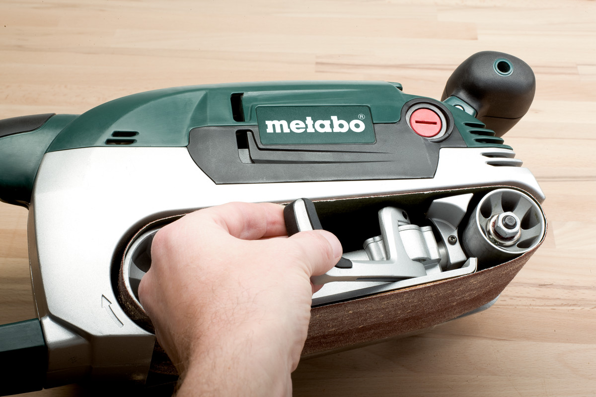 Metabo Ponceuse à bande BAE 75, 1010 watts, avec socle de machine