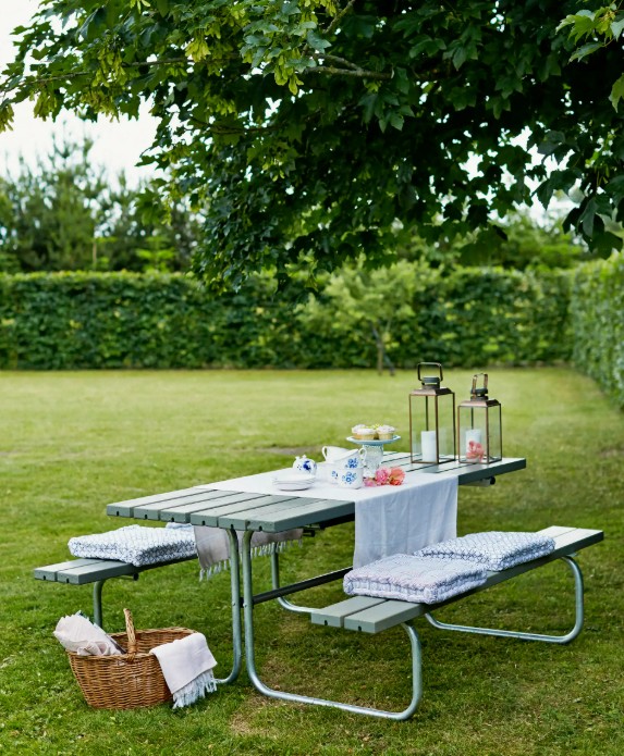 PLUS Ensembles de mobilier de jardin Classic, disponibles en plusieurs modèles