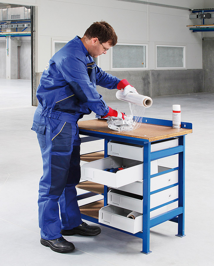 Tables de travail avec plan de travail en bois de différents modèles
