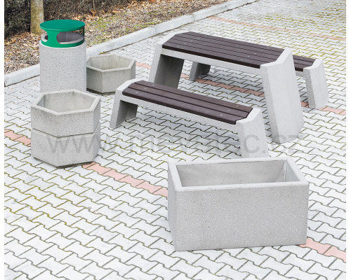 Rechteckiger Blumenkasten aus Beton