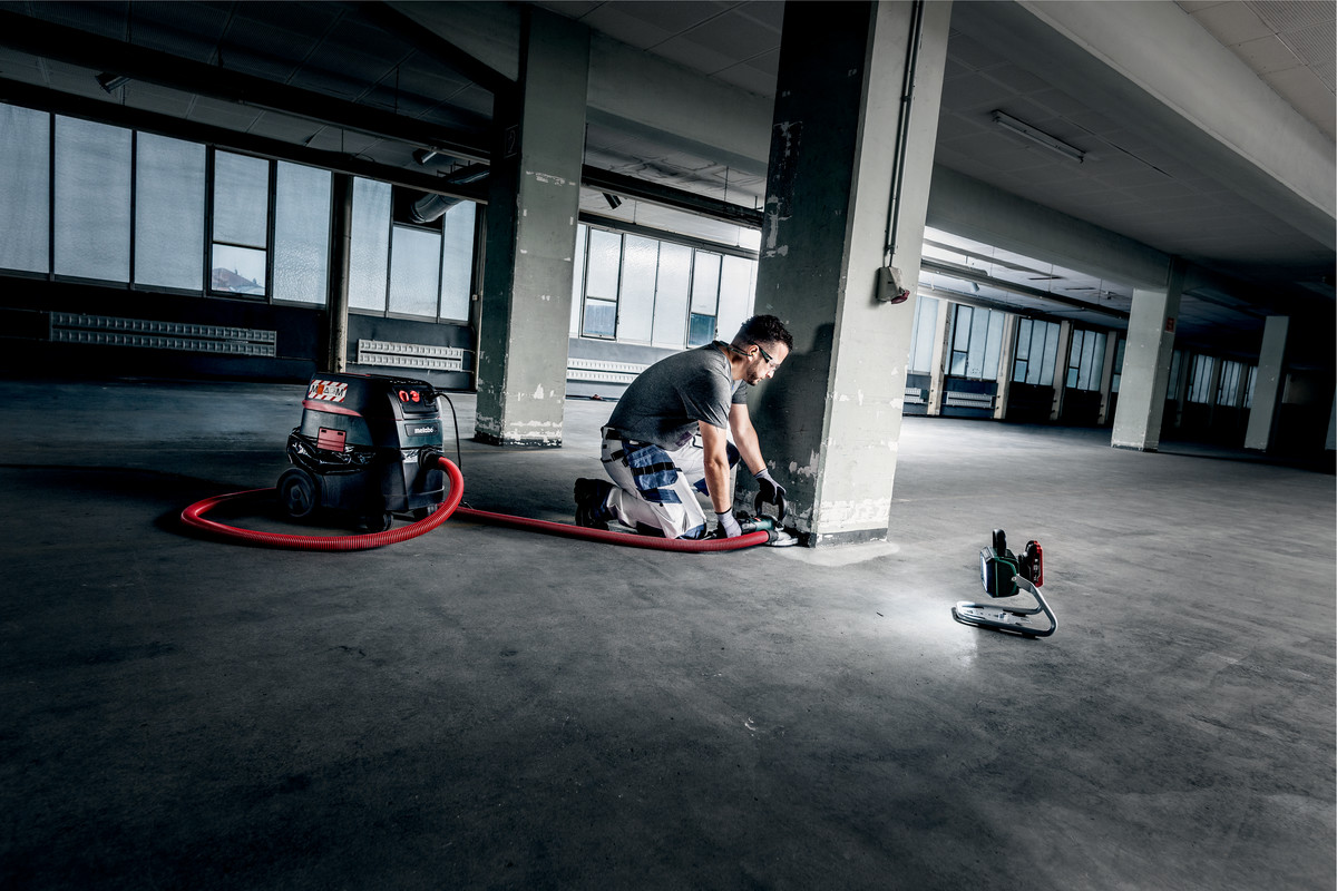 Metabo Ponceuse de rénovation RSEV 19-125 RT, 1900 watts, avec meule diamantée béton "professional" en coffret
