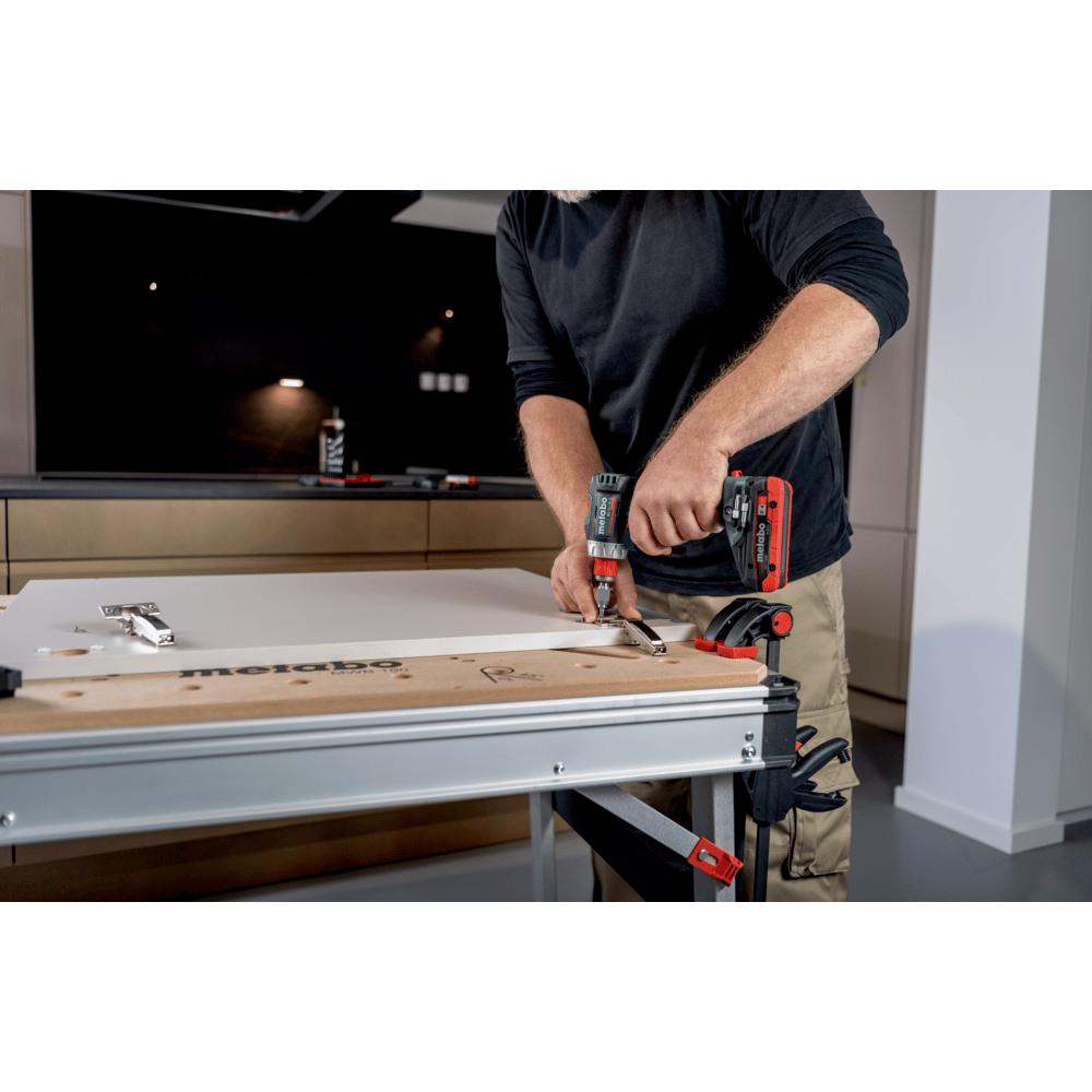 Metabo Akku-Bohrschrauber BS 18 L BL Q, 18 V, mit 2 x 2.0 Ah Li-POWER Akkus, Ladegerät SC 36 und metaBOX 145