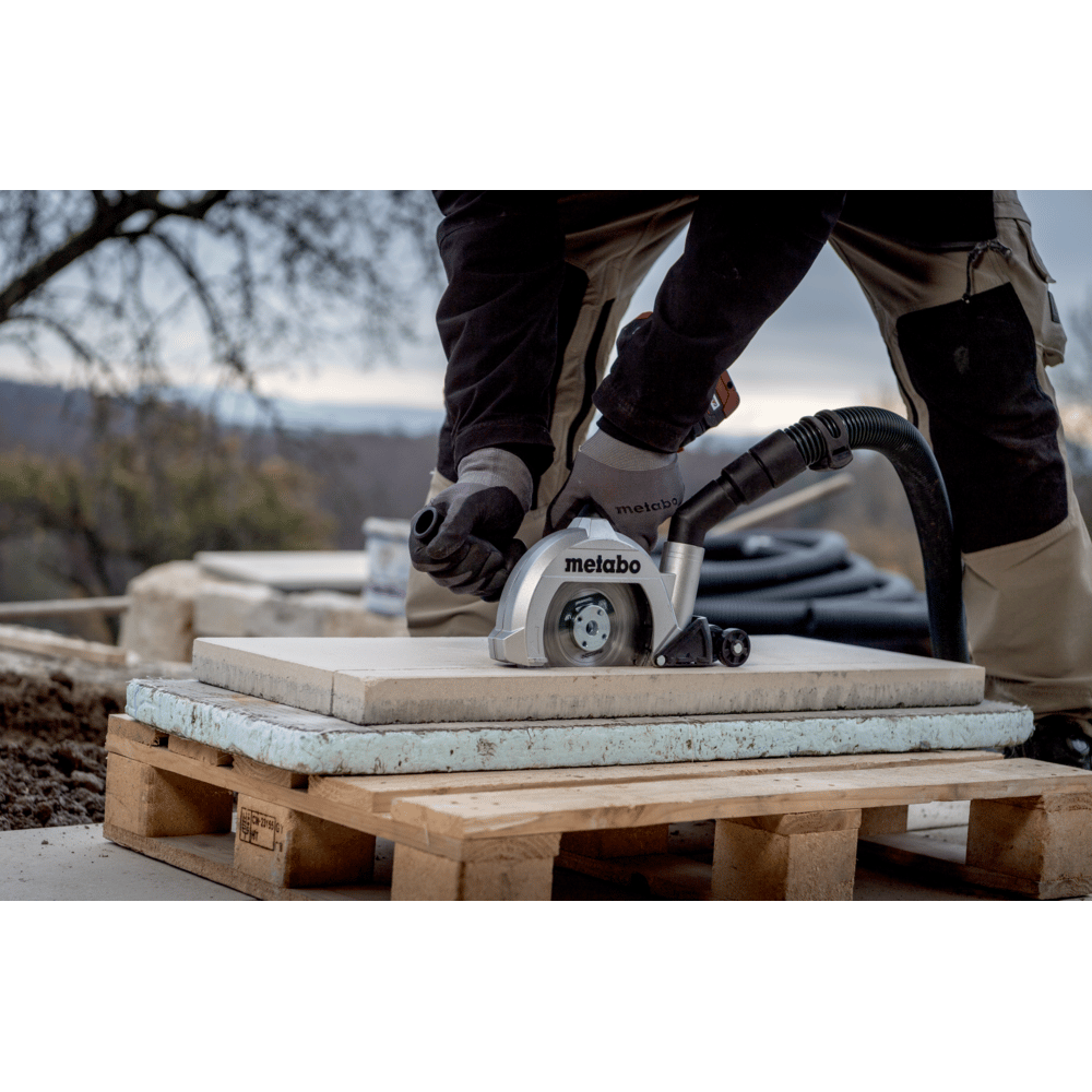 Metabo Akku-Winkelschleifer WVB 18 LTX BL 15-125 Quick, 18 V, mit 2 x 5.5 Ah LiHD Akkus, Schnellladegerät ASC 145 und metaBOX 165 L
