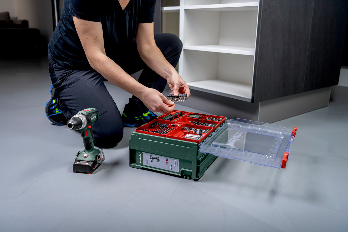 Metabo Akku-Schlagbohrschrauber-Set SB 18, mit 2x Li-Power Akkus (18 V / 2.0 Ah), Ladegerät SC 36 und mobiler Werkstatt