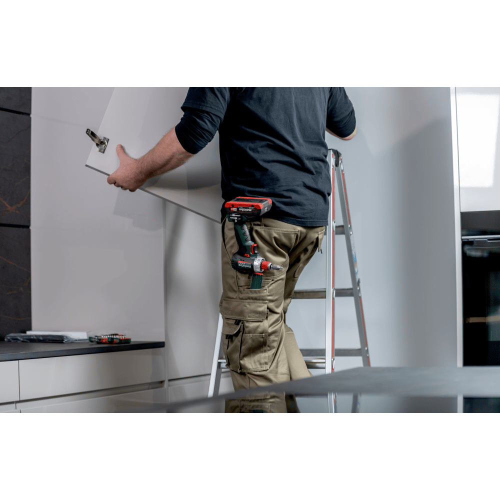 Metabo Akku-Bohrschrauber BS 18 L BL Q, 18 V, mit 2 x 2.0 Ah Li-POWER Akkus, Ladegerät SC 36 und metaBOX 145