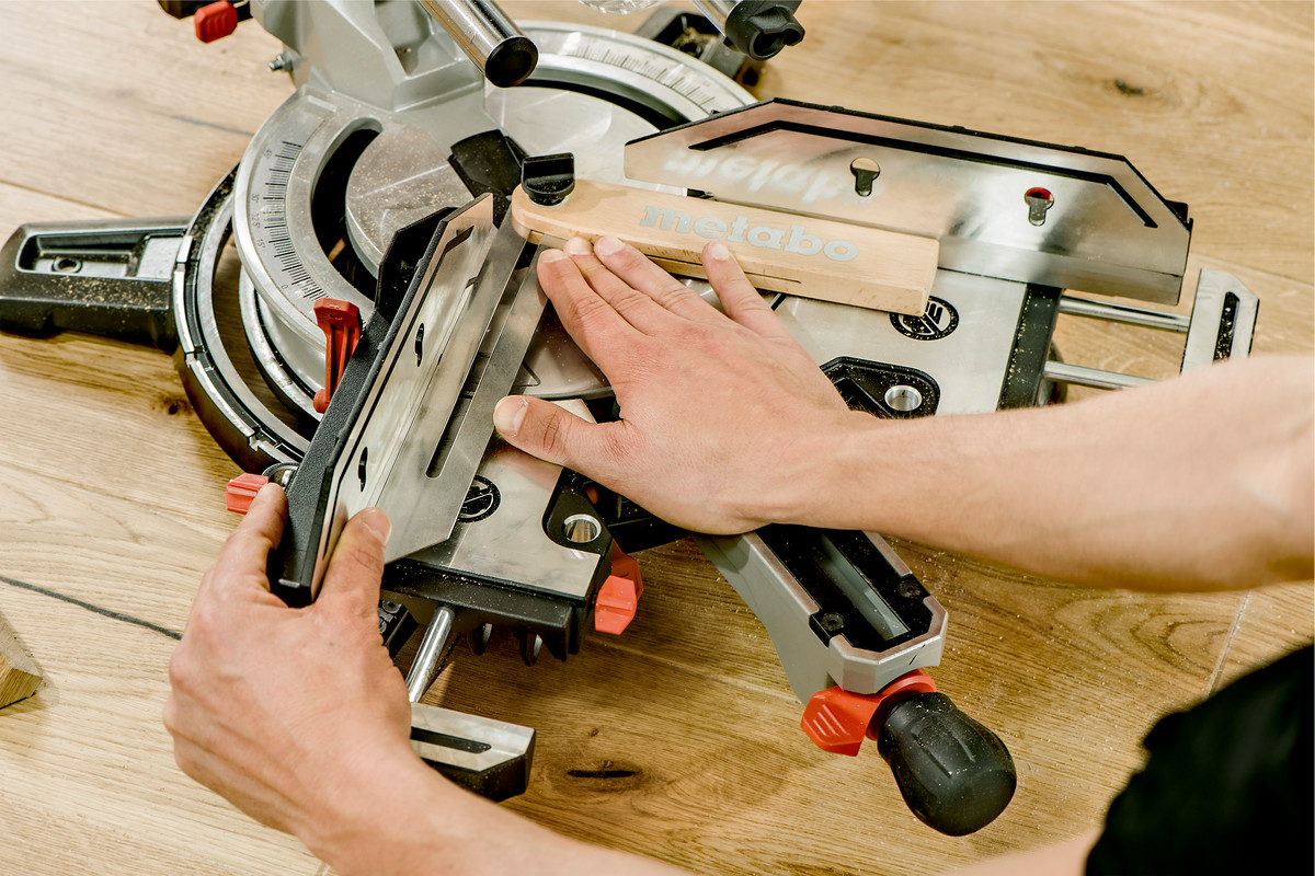 Metabo Kappsäge KGSV 72 Xact SYM, mit Zugfunktion, 1800 Watt