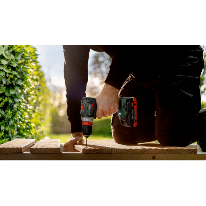 Metabo Akku-Bohrschrauber BS 18 L BL Q, 18 V, mit 2 x 2.0 Ah Li-POWER Akkus, Ladegerät SC 36 und metaBOX 145