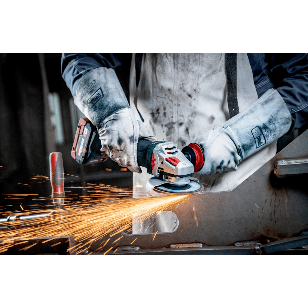 Metabo Akku-Winkelschleifer WVB 18 LTX BL 15-125 Quick, 18 V, mit 2 x 5.5 Ah LiHD Akkus, Schnellladegerät ASC 145 und metaBOX 165 L