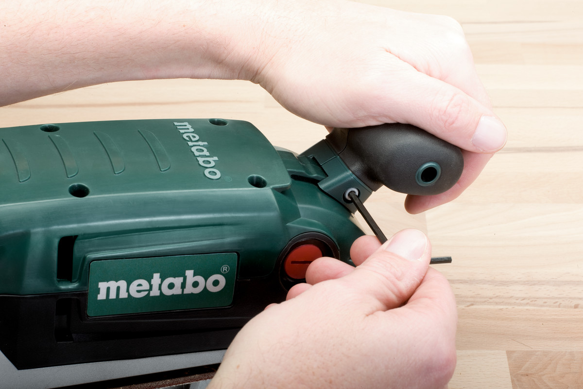 Metabo Ponceuse à bande BAE 75, 1010 watts, avec socle de machine