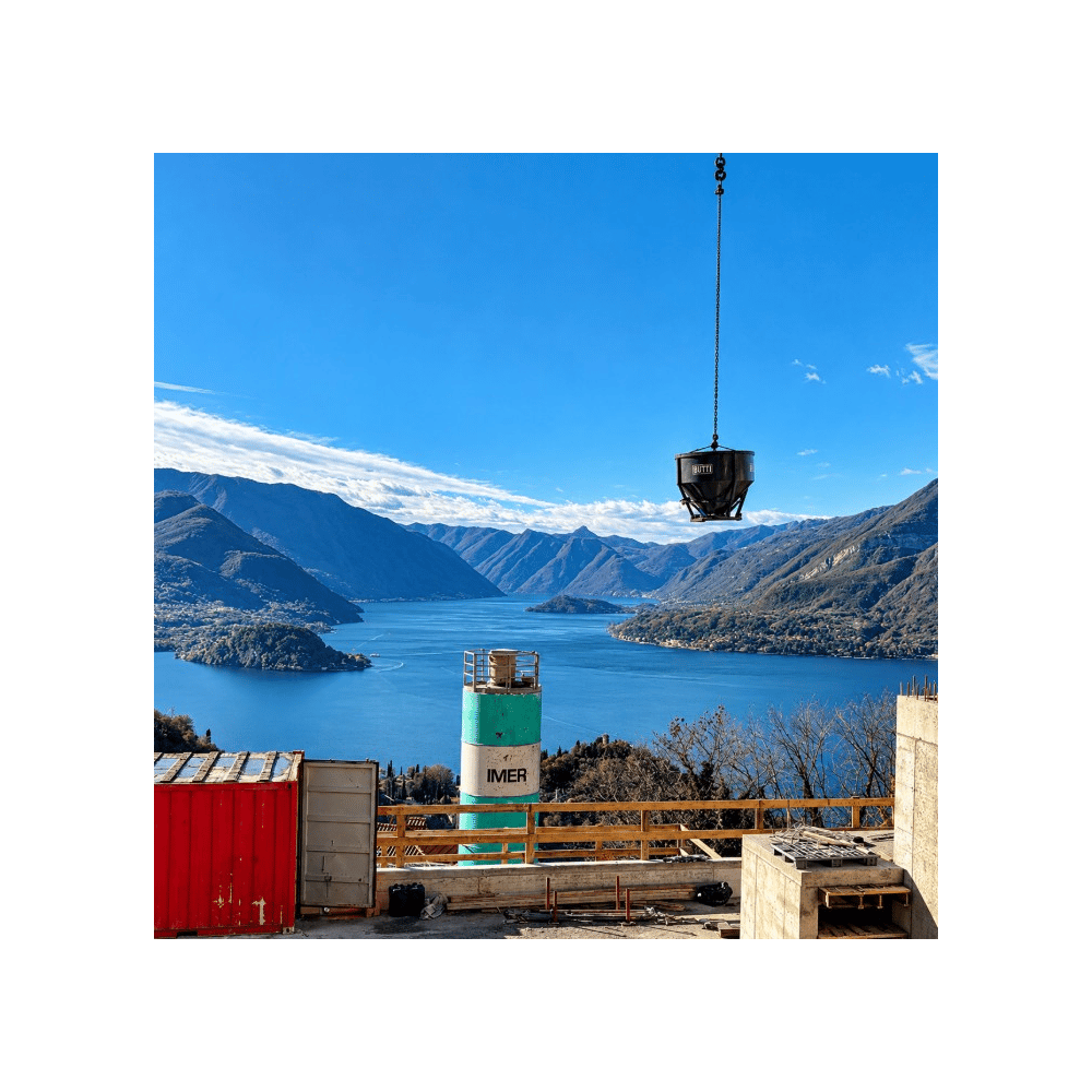 Bennes à béton avec déversement central, 300 à 1000 l, capacité de charge de 660 à 2 200 kg