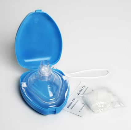 Taschenmaske mit Filter AED, Gummizug, Handschuhe und Alkoholpads