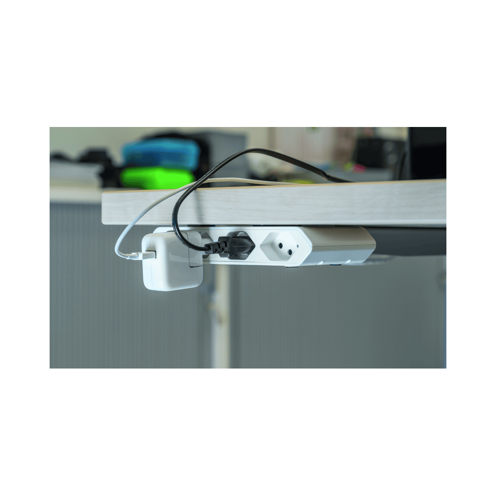 Steffen Multiprise IQ, 6 × T13 (2 × 3 en travers), 10 A, IP20, câble de 1.5 m, avec protection de surintesité, en deux couleurs