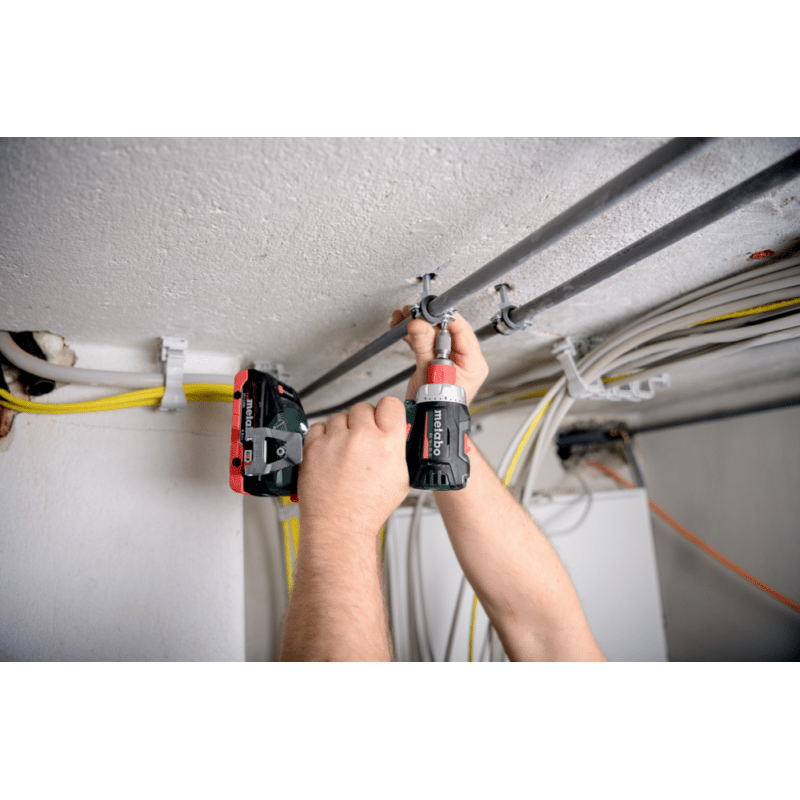 Metabo Akku-Bohrschrauber BS 18 L BL Q, 18 V, mit 2 x 2.0 Ah Li-POWER Akkus, Ladegerät SC 36 und metaBOX 145