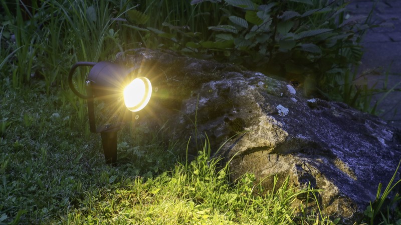 Steffen GardenLine Spot mit LED-Lampe 6W, 480lm, 2700K, H05RN-F, T12