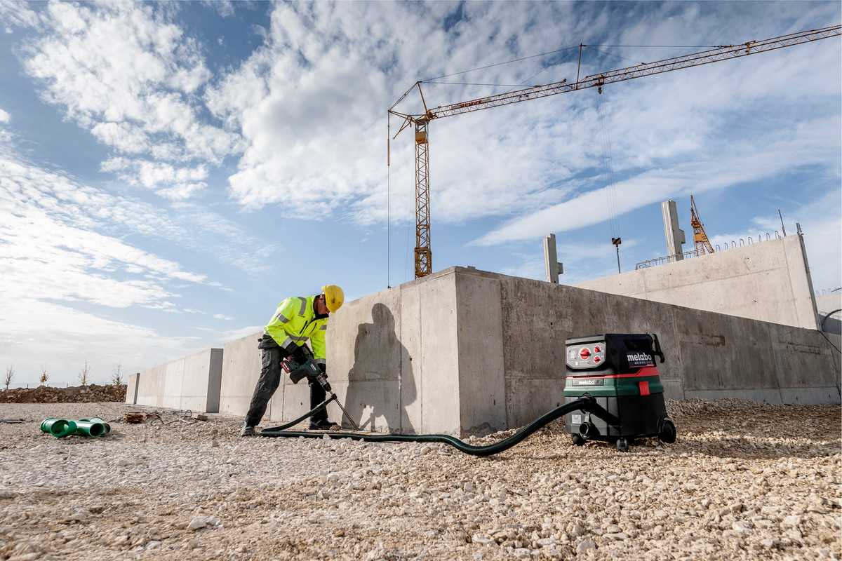 Metabo Akku-Hammer KHA 18 LTX BL 40, 18 V ohne Akkupack, ohne Ladegerät, mit Kunststoffkoffer