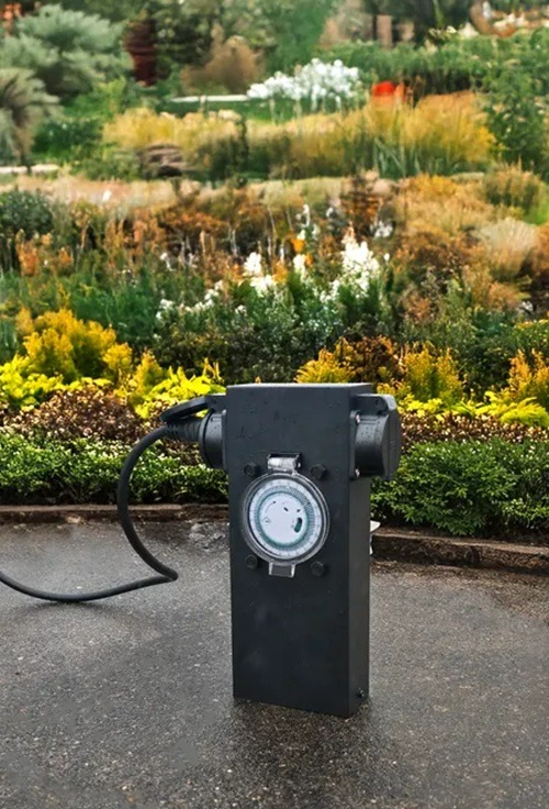 Steffen GardenLine Steckdosensäule mit Timer 2 x Steckdosen Typ 13 - IP55 und Überstromschutzschalter
