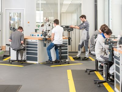 Bedrunka+Hirth 6-Eck-Werkbank mit 6 x Schubladenschränke je 2 Schubladen, 1 Flügeltüre, BxTxH 2500 x 2165 x 859 mm