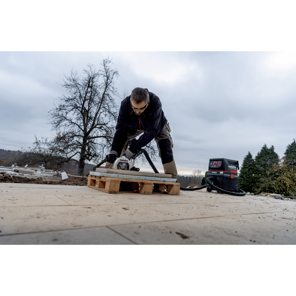 Metabo Akku-Winkelschleifer WVB 18 LTX BL 15-125 Quick, 18 V, mit 2 x 5.5 Ah LiHD Akkus, Schnellladegerät ASC 145 und metaBOX 165 L