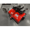 GRÜNIG GSE-1500 Balayeuse autopropulsée à monter sur chariot élévateur, largeur de travail 1500 mm, système de pulvérisation d'eau 100 l, bac à déchets 260 l