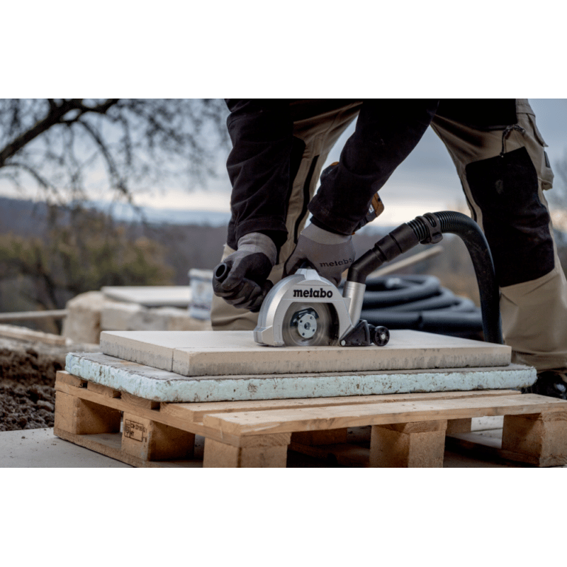 Metabo Akku-Winkelschleifer WVB 18 LTX BL 15-125 Quick, 18 V, mit 2 x 5.5 Ah LiHD Akkus, Schnellladegerät ASC 145 und metaBOX 165 L