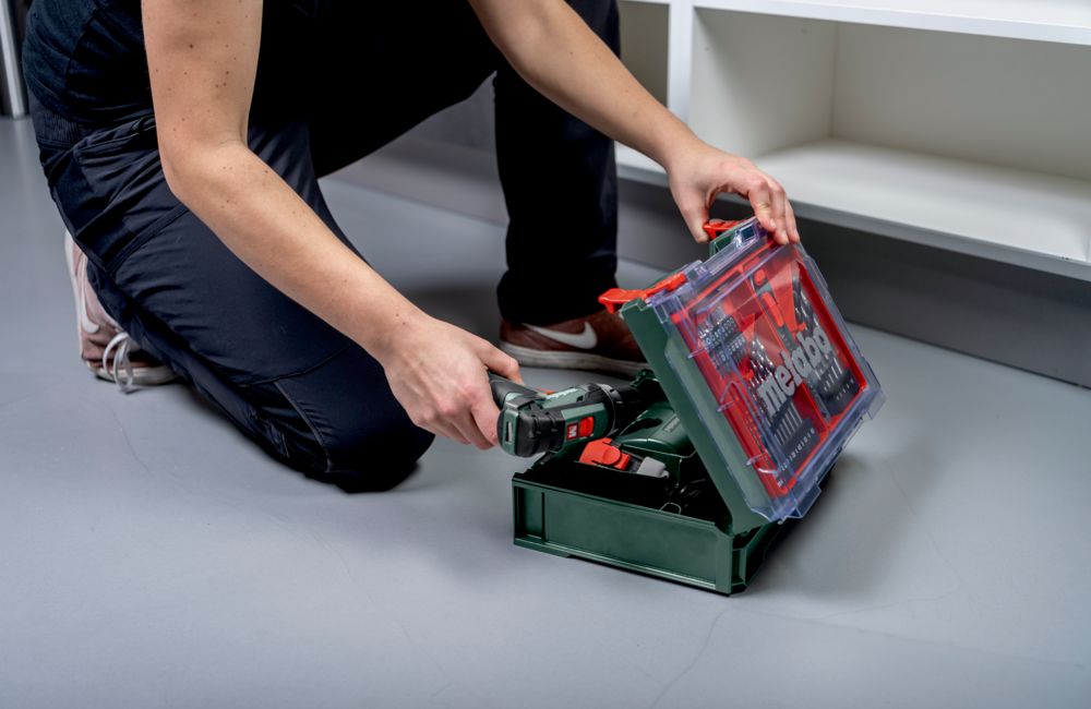 Metabo Akku-Bohrschrauber PowerMaxx BS Basic Set 12 V mit 2x Li-Power Akkus (12 V / 2.0 Ah), Ladegerät LC 24 und mobiler Werkstatt