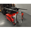 GRÜNIG GSE-1500 Balayeuse autopropulsée à monter sur chariot élévateur, largeur de travail 1500 mm, système de pulvérisation d'eau 100 l, bac à déchets 260 l
