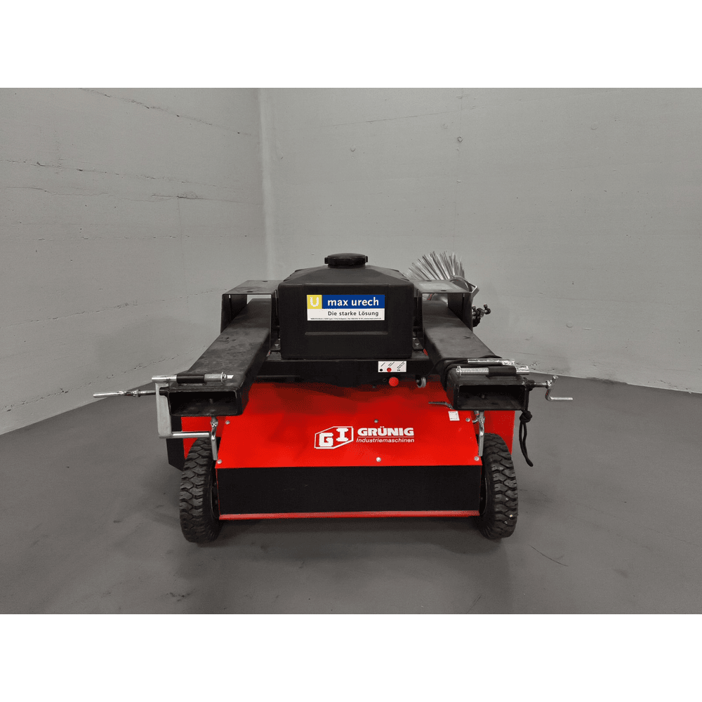 GRÜNIG GSE-1500 Balayeuse autopropulsée à monter sur chariot élévateur, largeur de travail 1500 mm, système de pulvérisation d'eau 100 l, bac à déchets 260 l