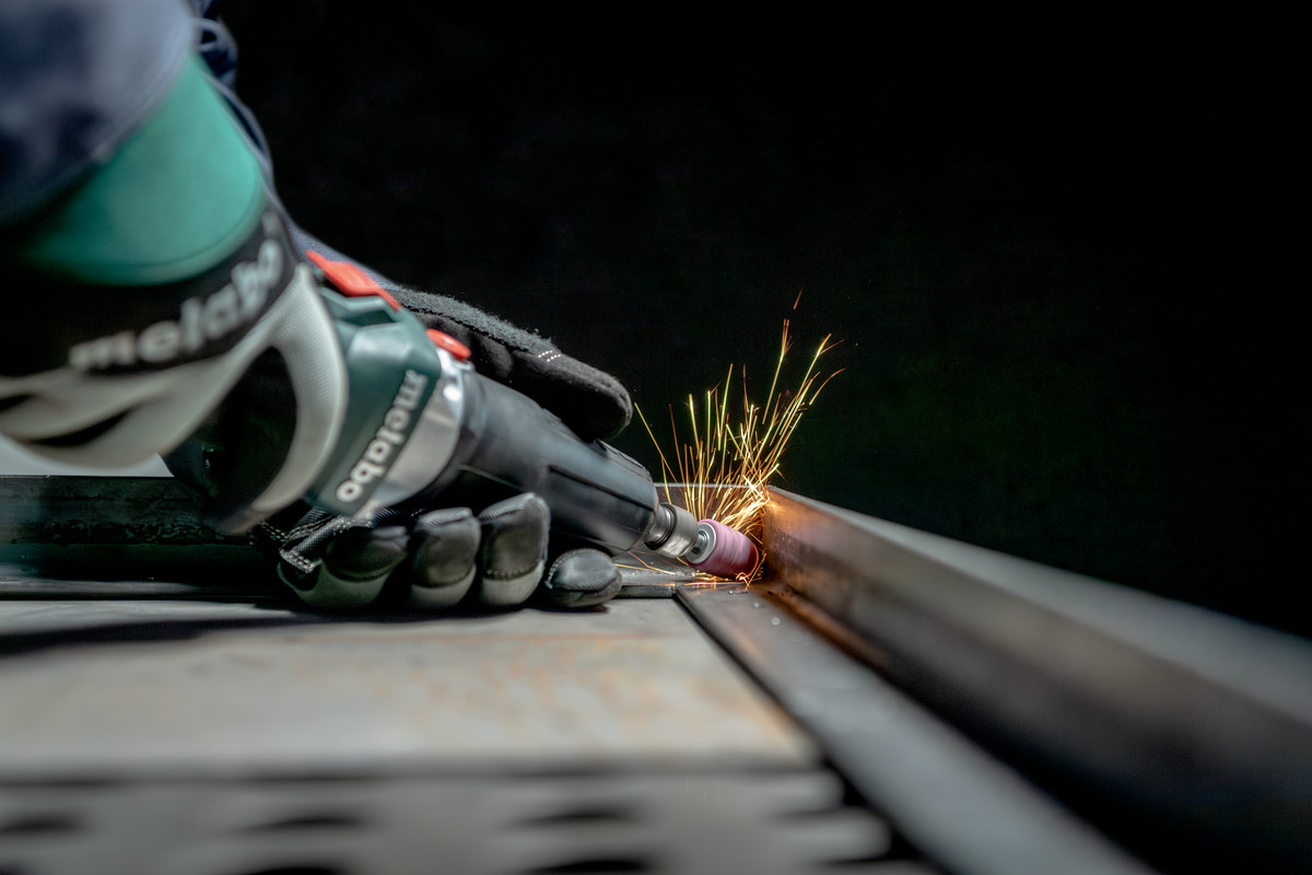 Metabo Akku-Geradschleifer GVB 18 LTX BL 11-28, 18 V (Solo) in zwei Ausführungen