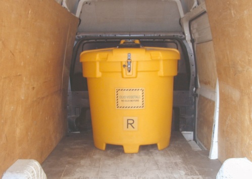 Grossvolumiger Sammelbehälter für gebrauchtes Küchenöl, Oliv Box, Volumen 500 Liter