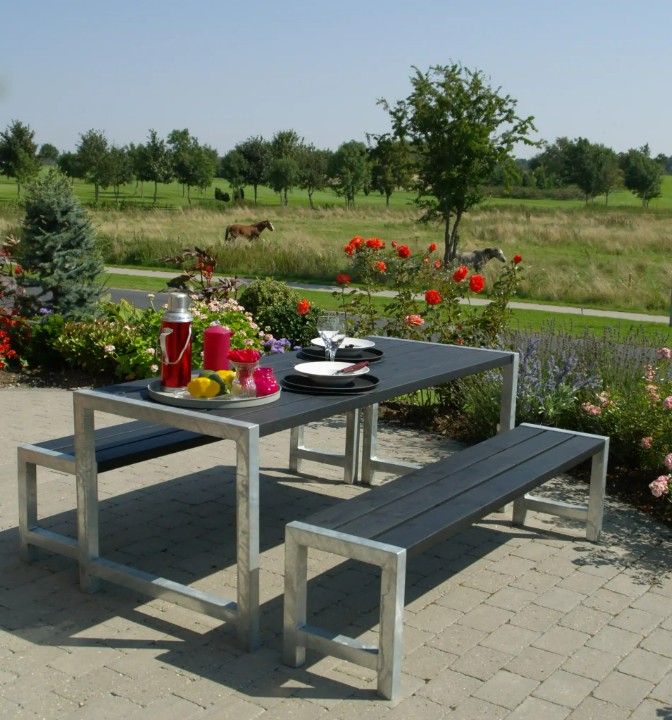 PLUS Planken-Gartenmöbel mit Tisch und Sitzbänken, mit oder ohne Rückenlehnen