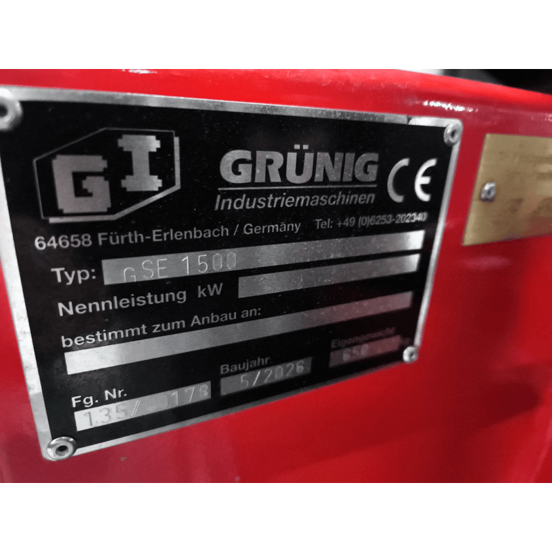 GRÜNIG GSE-1500 Balayeuse autopropulsée à monter sur chariot élévateur, largeur de travail 1500 mm, système de pulvérisation d'eau 100 l, bac à déchets 260 l