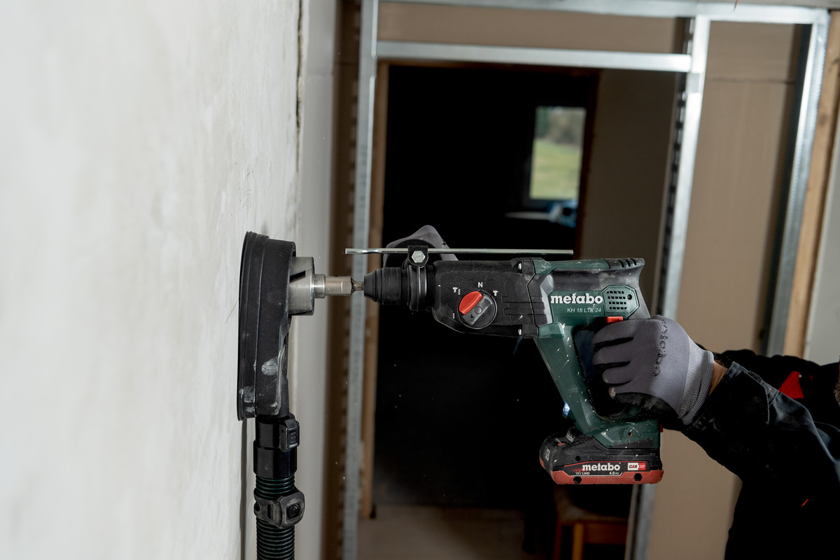 Metabo Akku-Hammer KH 18 LTX 24 mit 2x Li-Power Akkus (18 V / 4.0 Ah), Ladegerät ASC 55 und metaBOX 165 L