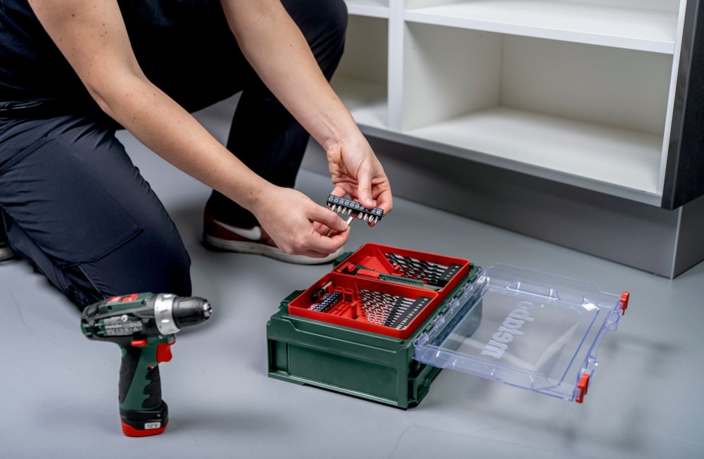 Metabo Akku-Bohrschrauber PowerMaxx BS Basic Set 12 V mit 2x Li-Power Akkus (12 V / 2.0 Ah), Ladegerät LC 24 und mobiler Werkstatt