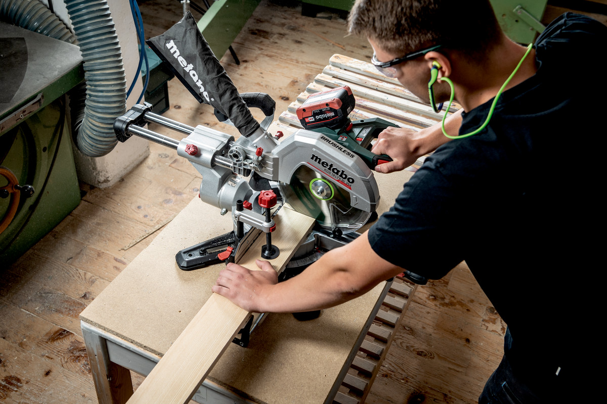Metabo Akku-Kappsäge KGS 18 LTX BL 254, 18 V ohne Akku