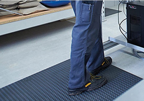 Tapis de travail HYDROFIT avec picots demi-ronds sur la surface supérieure, structure alvéolée sur la surface inférieure, 640 x 940 mm