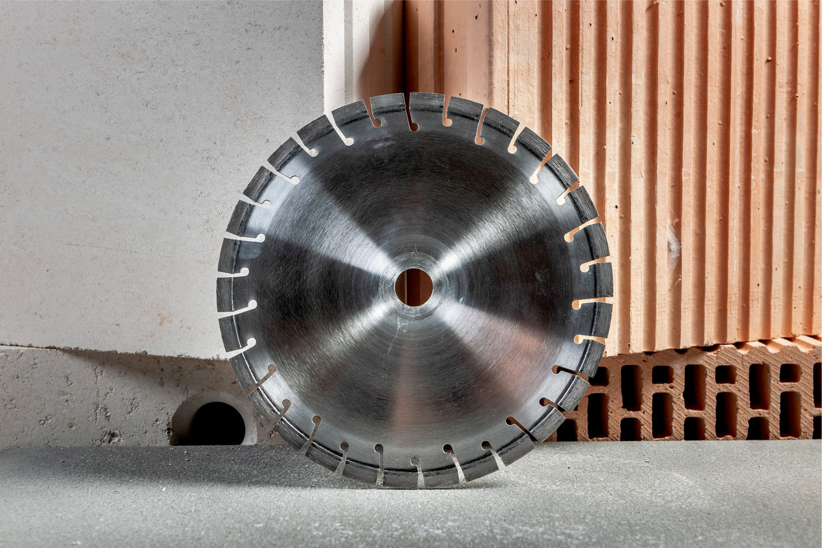 Metabo Set: Meule à tronçonner diamantée "UP", 230 x 22,23 mm et écrou de serrage rapide M 14