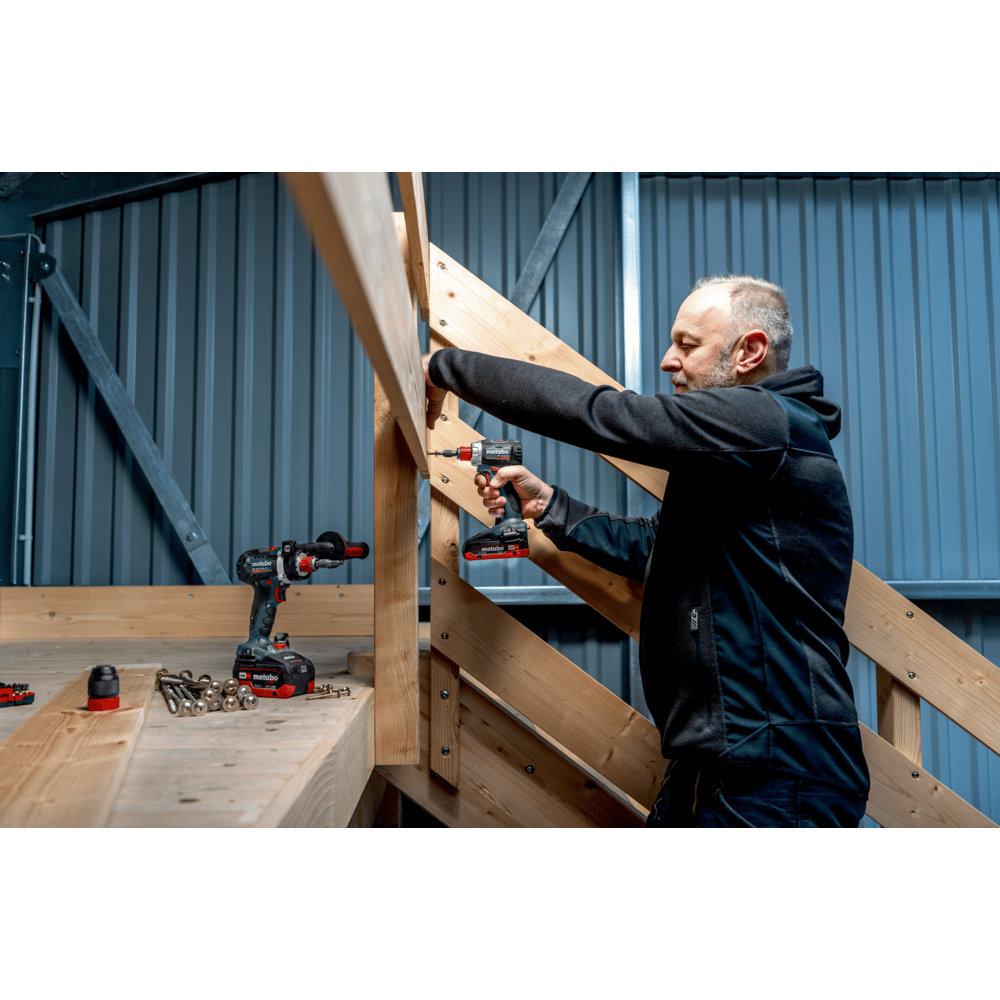 Metabo Akku-Bohrschrauber BS 18 L BL Q, 18 V, mit 2 x 2.0 Ah Li-POWER Akkus, Ladegerät SC 36 und metaBOX 145
