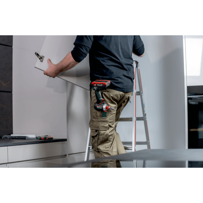 Metabo Akku-Bohrschrauber BS 18 L BL Q, 18 V, mit 2 x 2.0 Ah Li-POWER Akkus, Ladegerät SC 36 und metaBOX 145