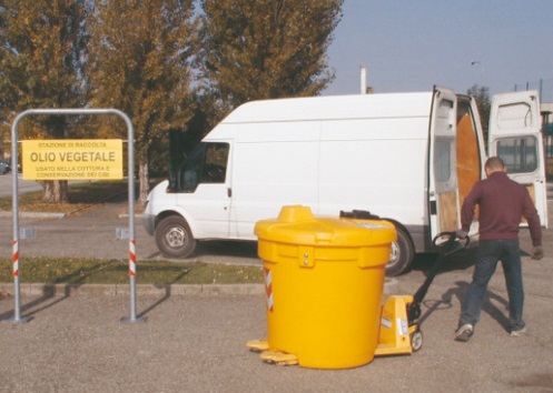 Grossvolumiger Sammelbehälter für gebrauchtes Küchenöl, Oliv Box, Volumen 500 Liter