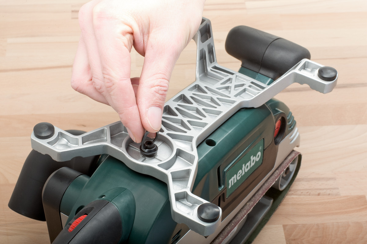 Metabo Ponceuse à bande BAE 75, 1010 watts, avec socle de machine