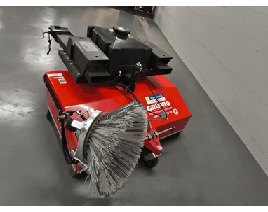 GRÜNIG GSE-1500 Balayeuse autopropulsée à monter sur chariot élévateur, largeur de travail 1500 mm, système de pulvérisation d'eau 100 l, bac à déchets 260 l